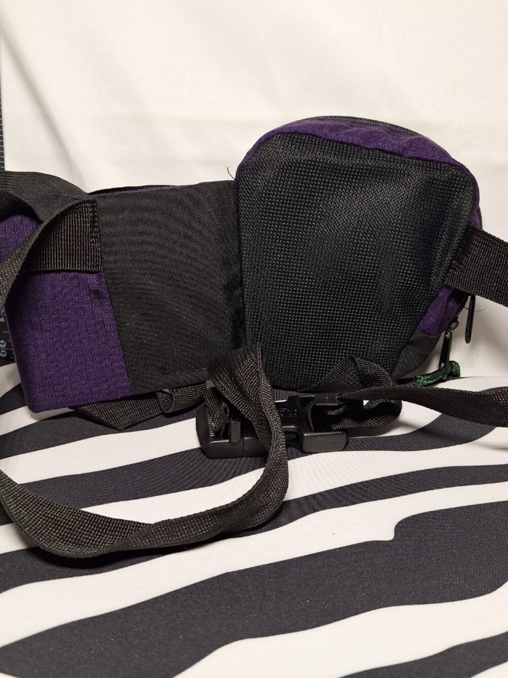 Jansport Belt Bag Fanny/Sling Pack Crossbody Bag Purple - Picture 2 of 5